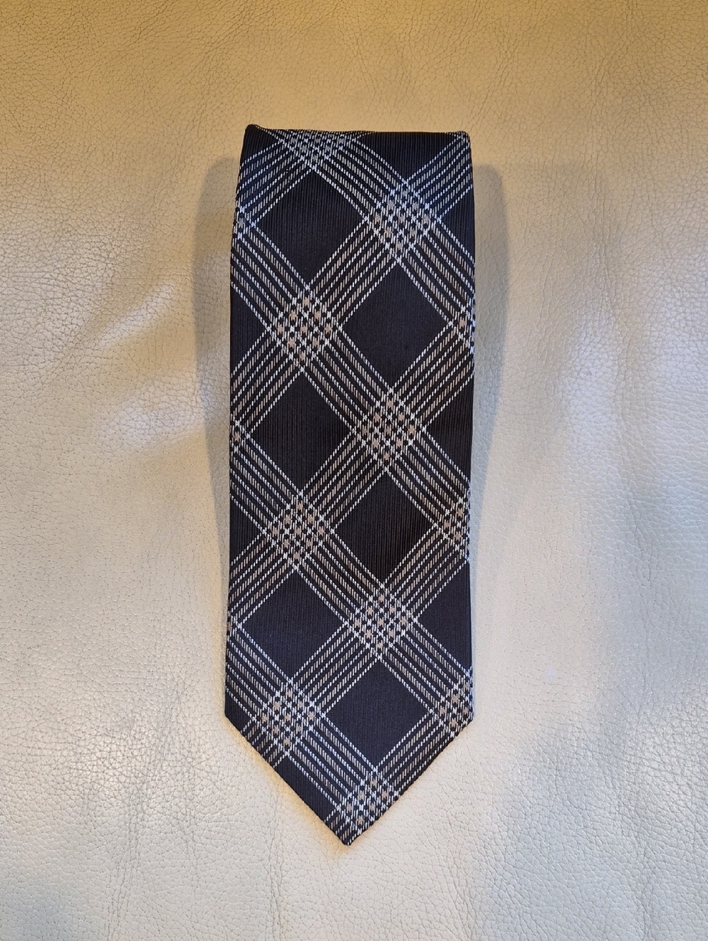 Gucci Silk Brown Tie with White Windowpane Plaid. Made In Italy.